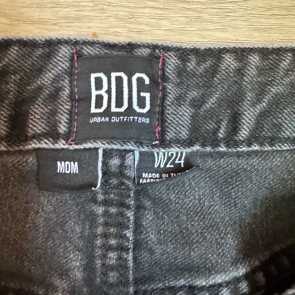 BDG Black Washed Mom Jeans Raw Hem High Waist Size 24 - Picture 2 of 5